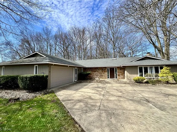 9790 Pebble Brook Ln, Strongsville, OH 44149