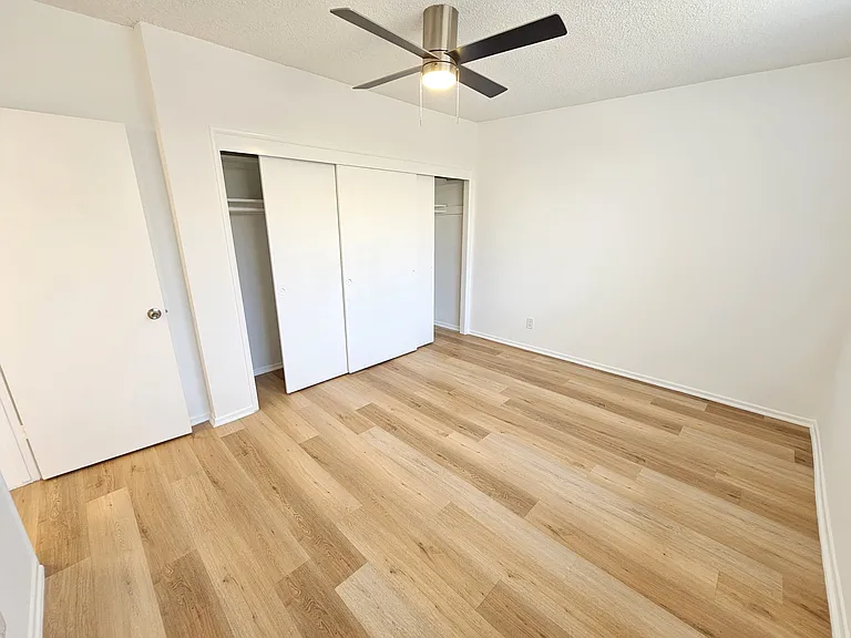 910 N Orange Grove Ave — Photo 13