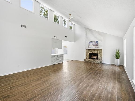 5th image of 2863 Cottage Glenn Dr E