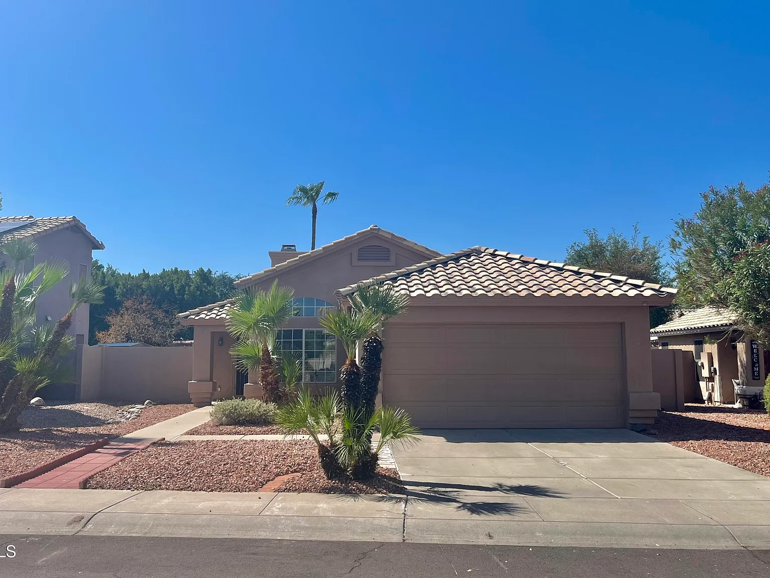 3 bed, 2.0 bath, 1234 sqft, $1,995 — Photo 2