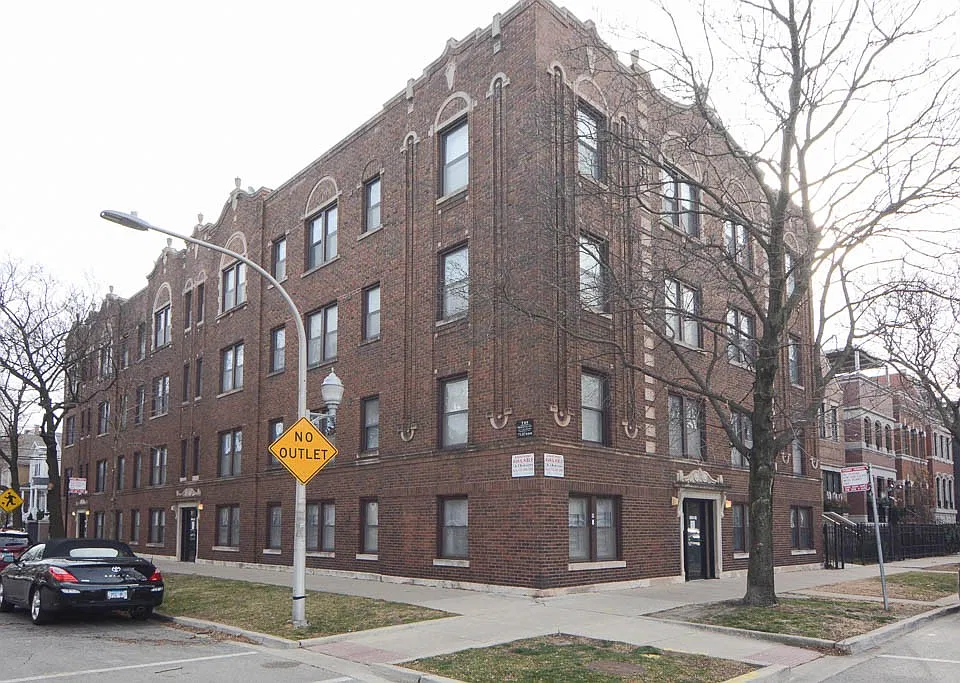 3325 N Lakewood Ave #6H