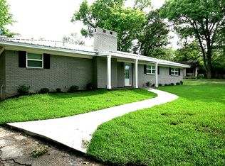 1318 Whitehouse Dr, Lufkin, TX 75901