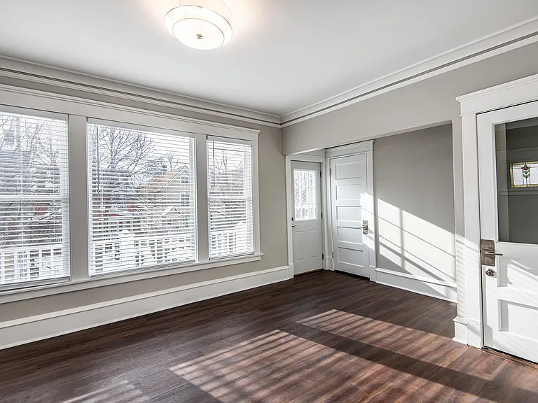 1028 E Pearson St — Photo 9