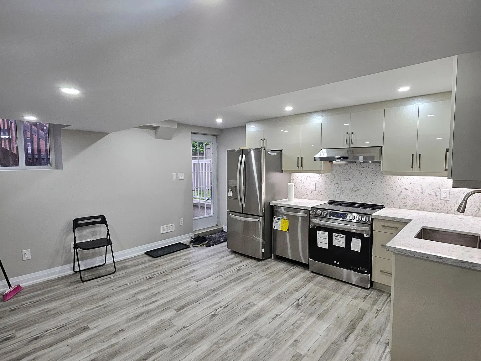 2 bed, $2,000 — Photo 2