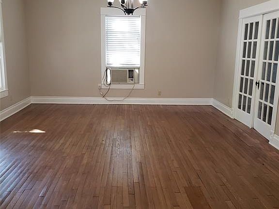 3rd image of 116 W Lee Ave