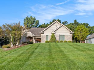 1907 Oakridge Ct NW, Grand Rapids, MI 49504