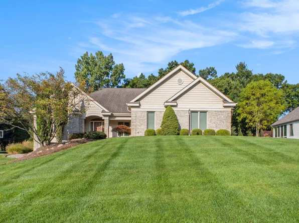 1907 Oakridge Ct NW, Grand Rapids, MI 49504