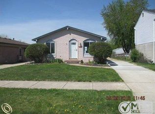 32126 Glaser Rd, Brownstown, MI 48173