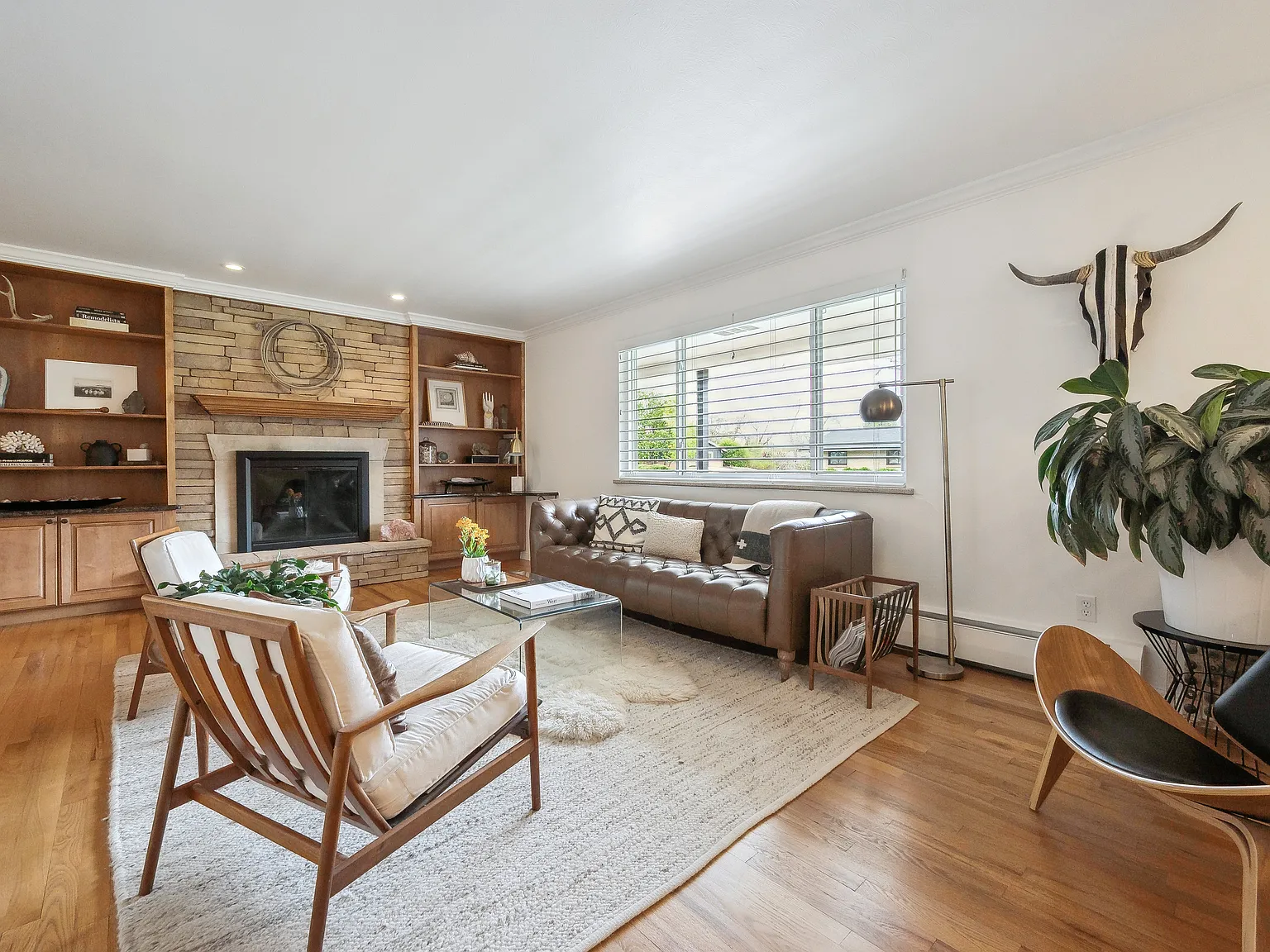 4 bed, 2567 sqft, $3,750 — Photo 3
