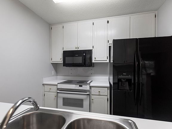 5th image of 40 Woodfield Pl