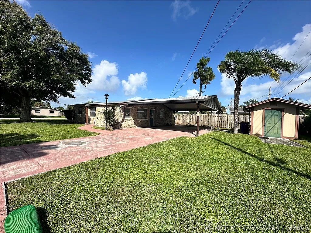 3 bed, 1.0 bath, 1300 sqft, $2,400 — Photo 1