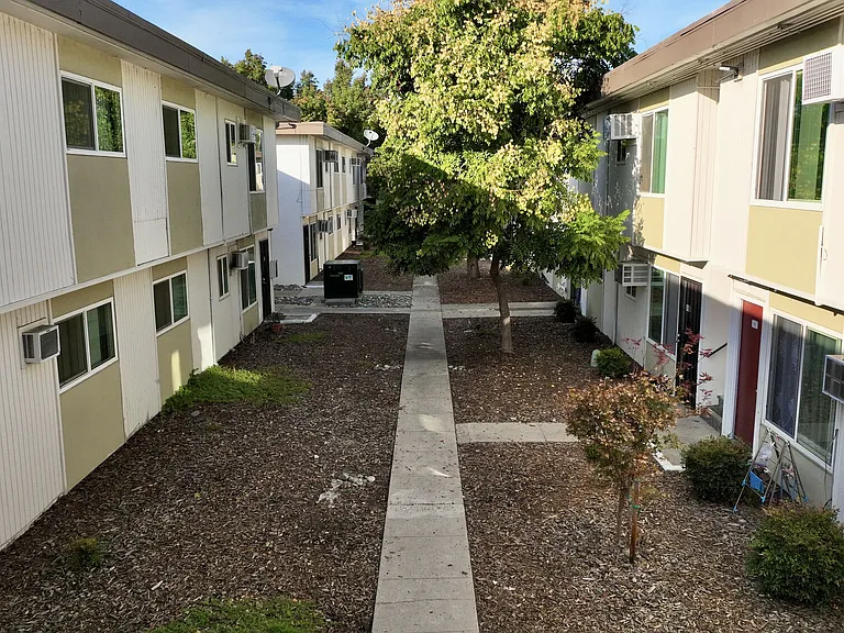 Markston Apartments — Photo 20