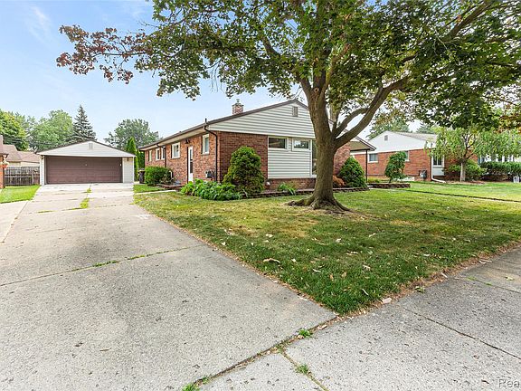 3rd image of 2345 Middlefield Rd
