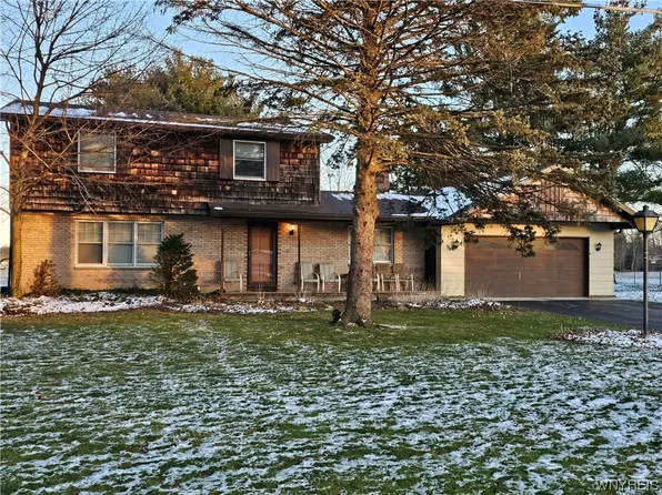 1055 Lyndale Ln, Elma, NY 14059