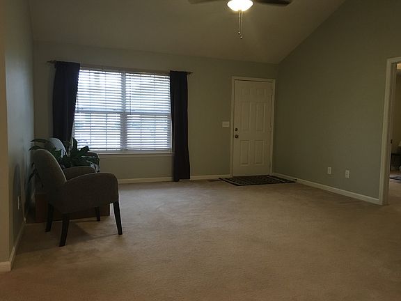 5th image of 110 W Monterey Ct