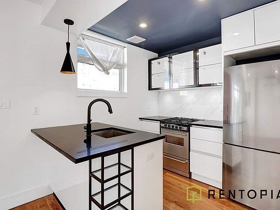 4th image of 26 Lexington Ave #5B