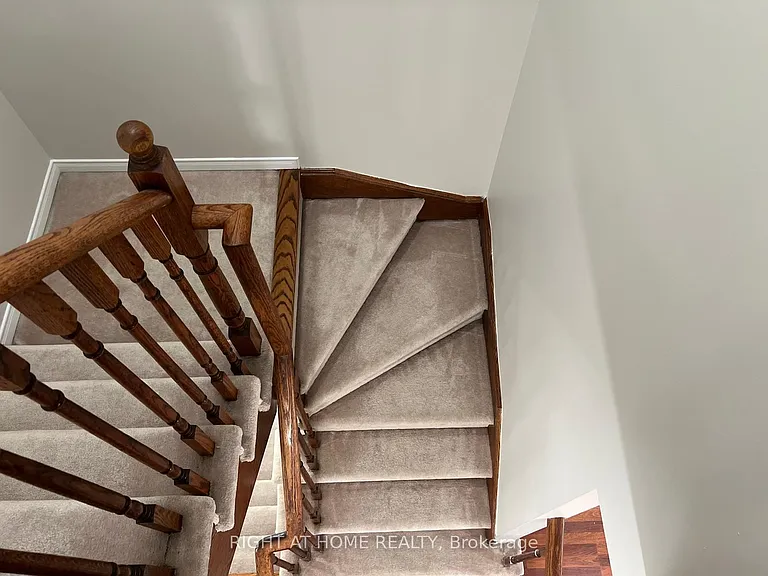 39 Golden Iris Cres — Photo 24