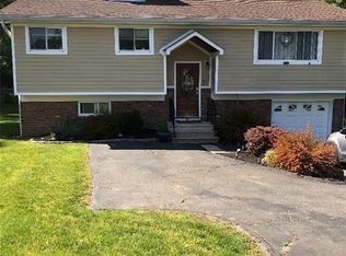 70 Amherst Pl, Stamford, CT 06902