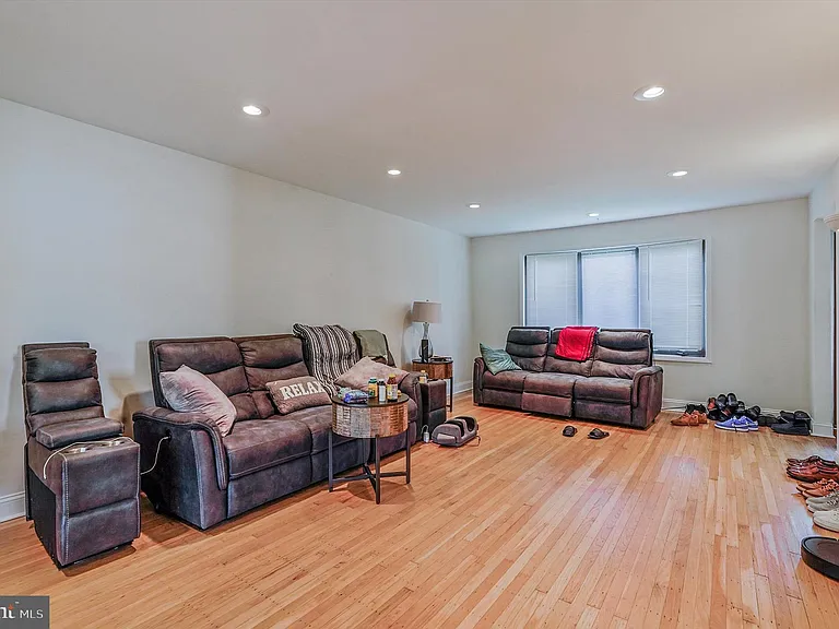 212 E Lafayette Ave — Photo 5