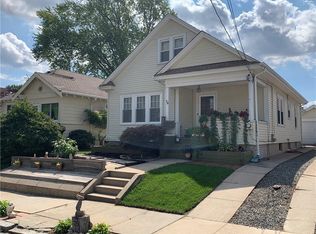 75 Holburn Ave, Cranston, RI 02910