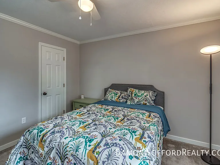 103 Live Oak Ln — Photo 29