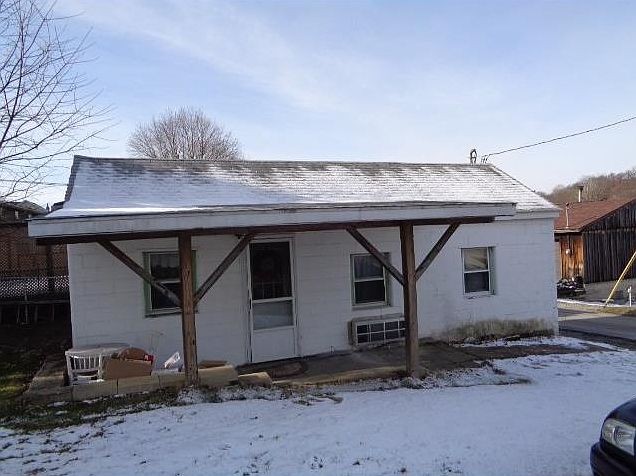 2nd image of 611 N 3rd St