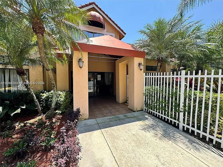 15581 SW 104th Ter #222 — Photo 3
