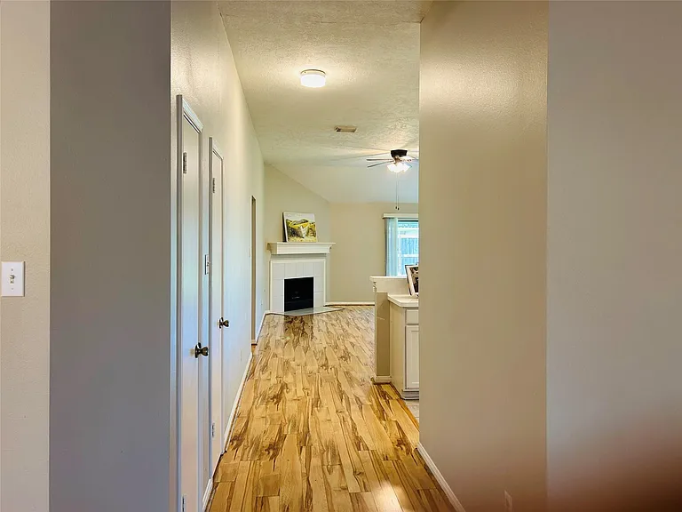 1404 Helmsley Dr — Photo 10