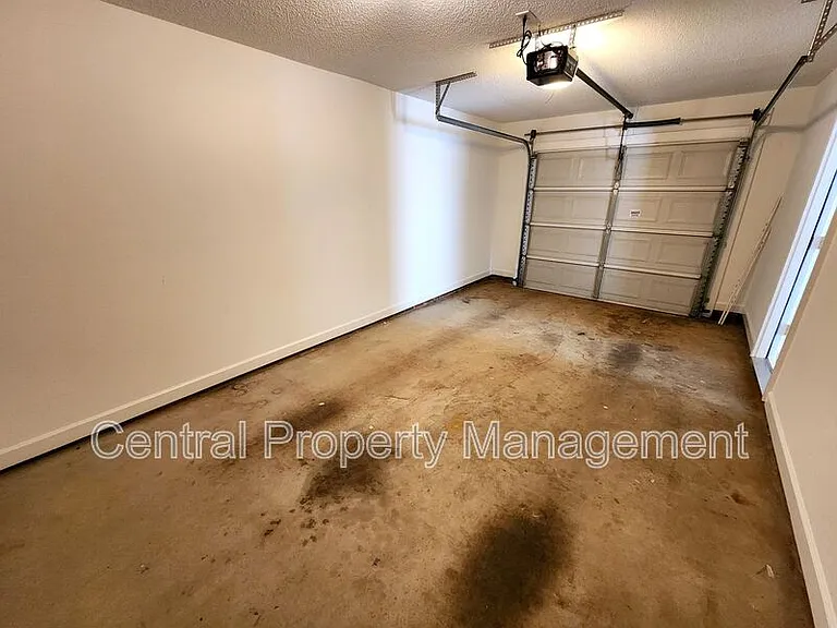 303 Rexford Dr — Photo 25