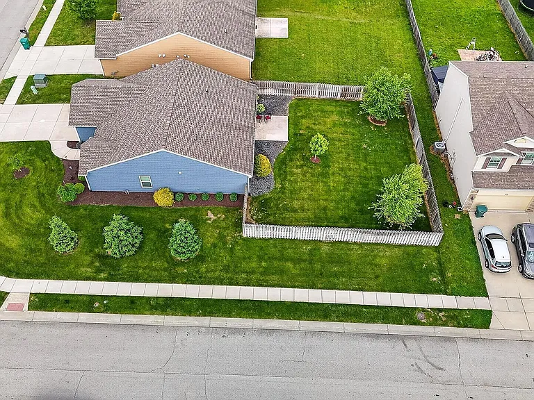 3272 Maitland Dr — Photo 35