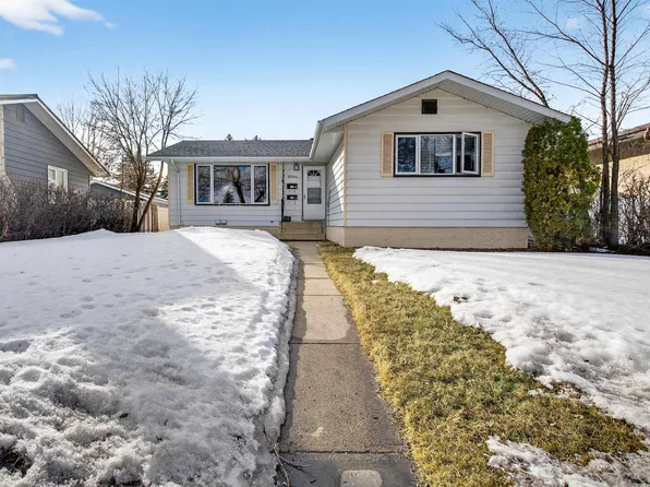 8906 168th St NW, Edmonton, AB T5R 2V5