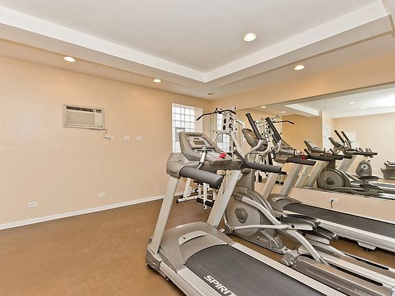3rd image of 5015 N Wolcott Ave #103