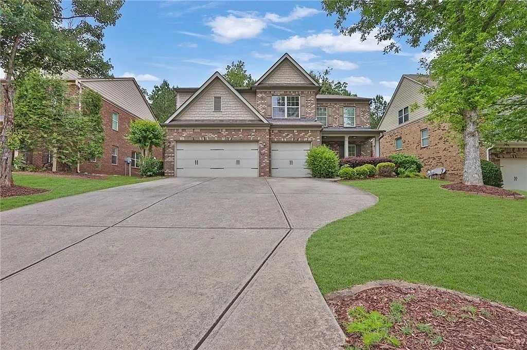 5 bed, 4.5 bath, 3729 sqft, $3,700 — Photo 2