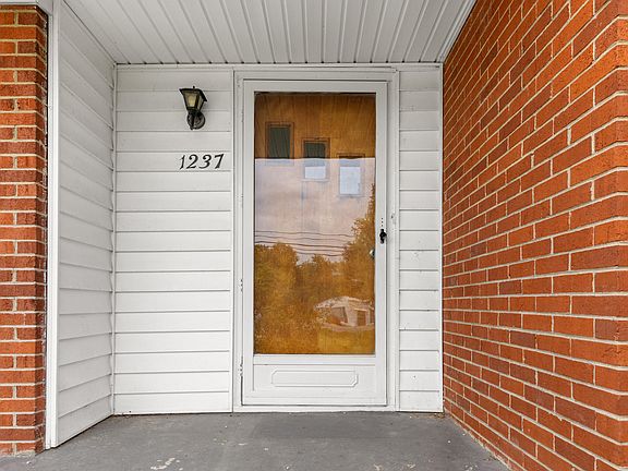 3rd image of 1237 E College Ave