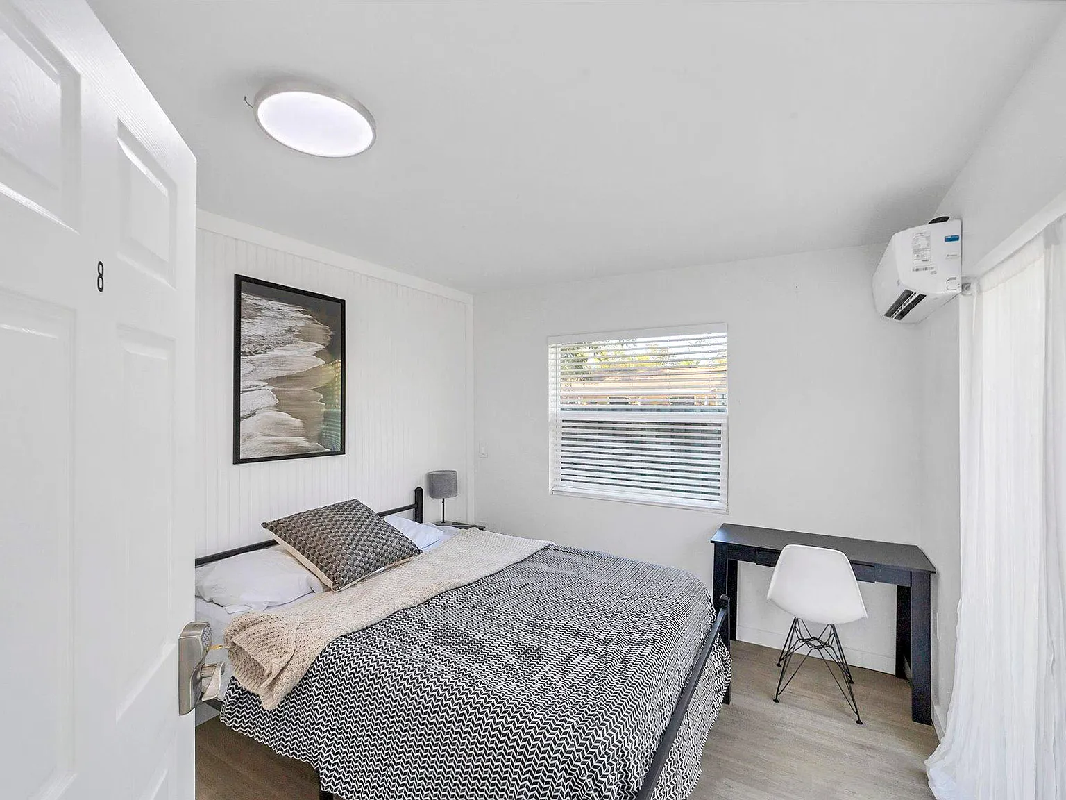 4 bed, 2.0 bath, 2200 sqft, $1,027 — Photo 2