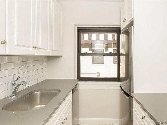 5th image of 64 Kensington Rd APT 2D