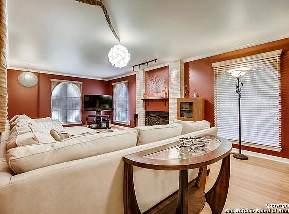 3rd image of 8915 Datapoint Dr APT 40B
