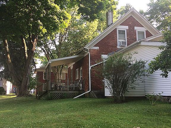 5th image of 514 W Maple St