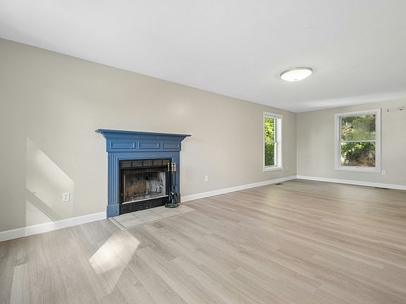 4th image of 13 Calvin St
