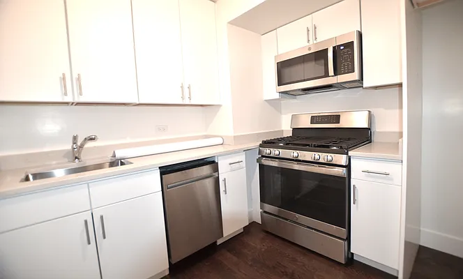 Rented by Manhattan Realty Group | media 7