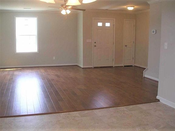 2nd image of 917 Yarrow Ln