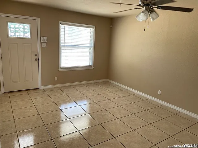 4 bed, 2.0 bath, 1054 sqft, $1,600 — Photo 2