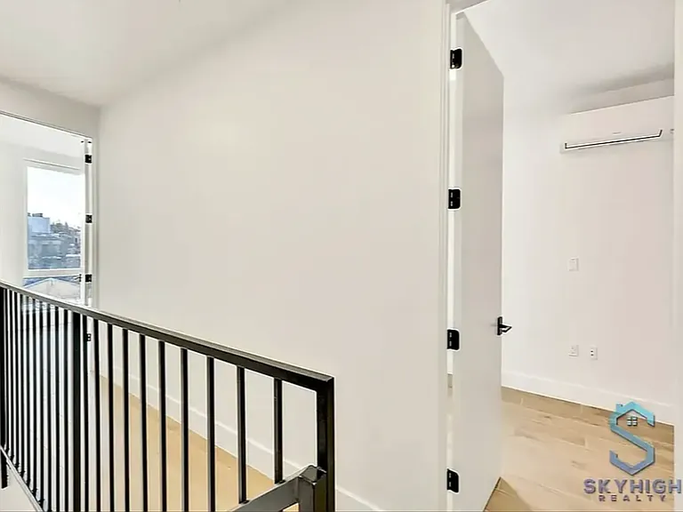 1696 Pacific St #PENTHOUSE — Photo 8