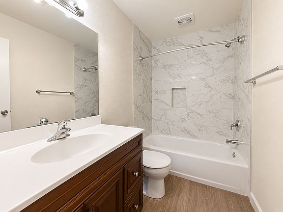 4th image of 7516 Parkway Dr #1E