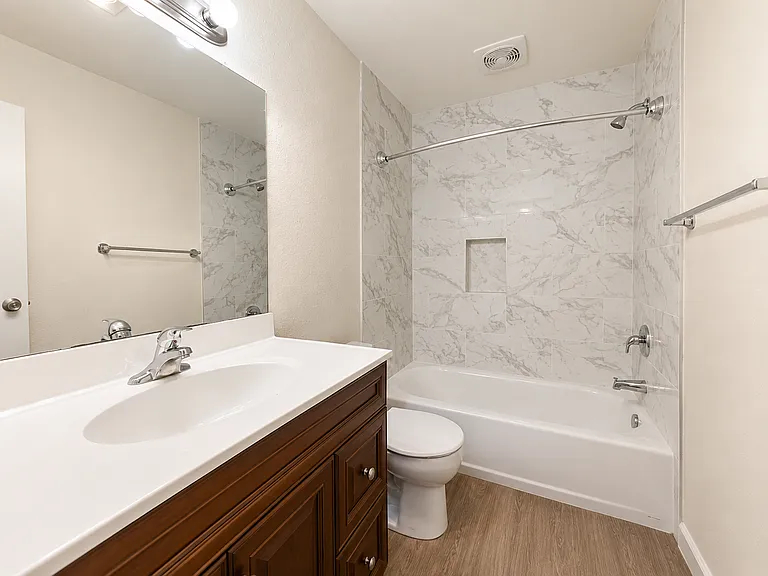 7516 Parkway Dr #1E — Photo 5
