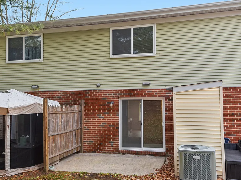 Howard Hills Rental Townhomes and Duplexes — Photo 17