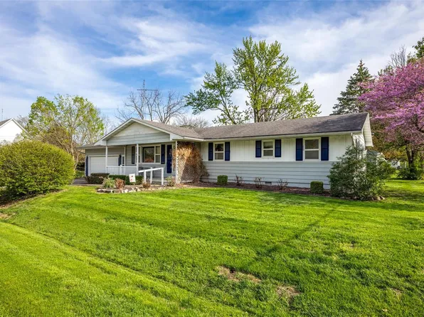519 W Washington St, Girard, IL 62640