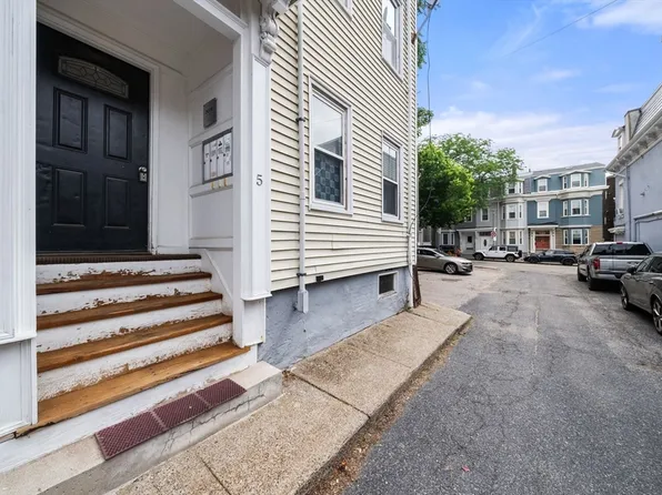 5 Burrill Pl, South Boston, MA 02127