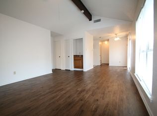 6813-6815 S Creek Dr, Fort Worth, TX 76133