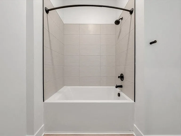 Luxe 360 on Centerpointe — Photo 19